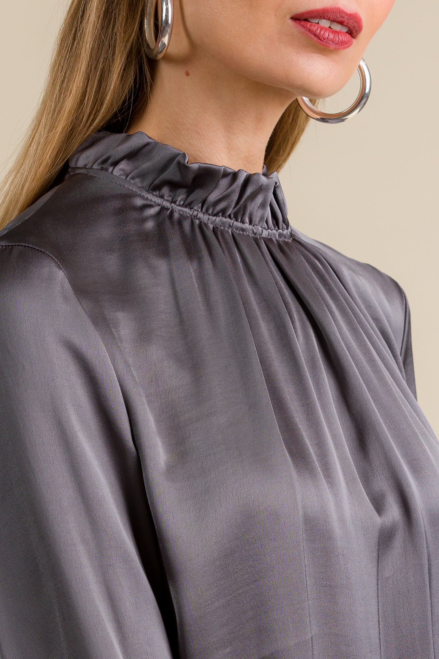 darlyn korkeakauluksinen pusero grafiitin harmaa lahi