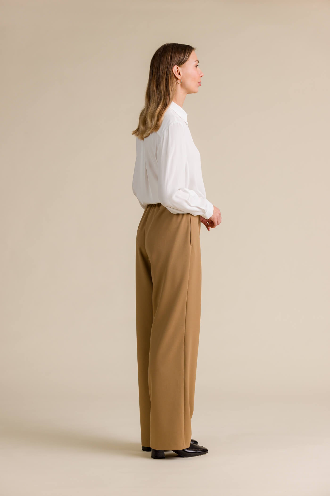 keira housut 19 tummabeige sivu