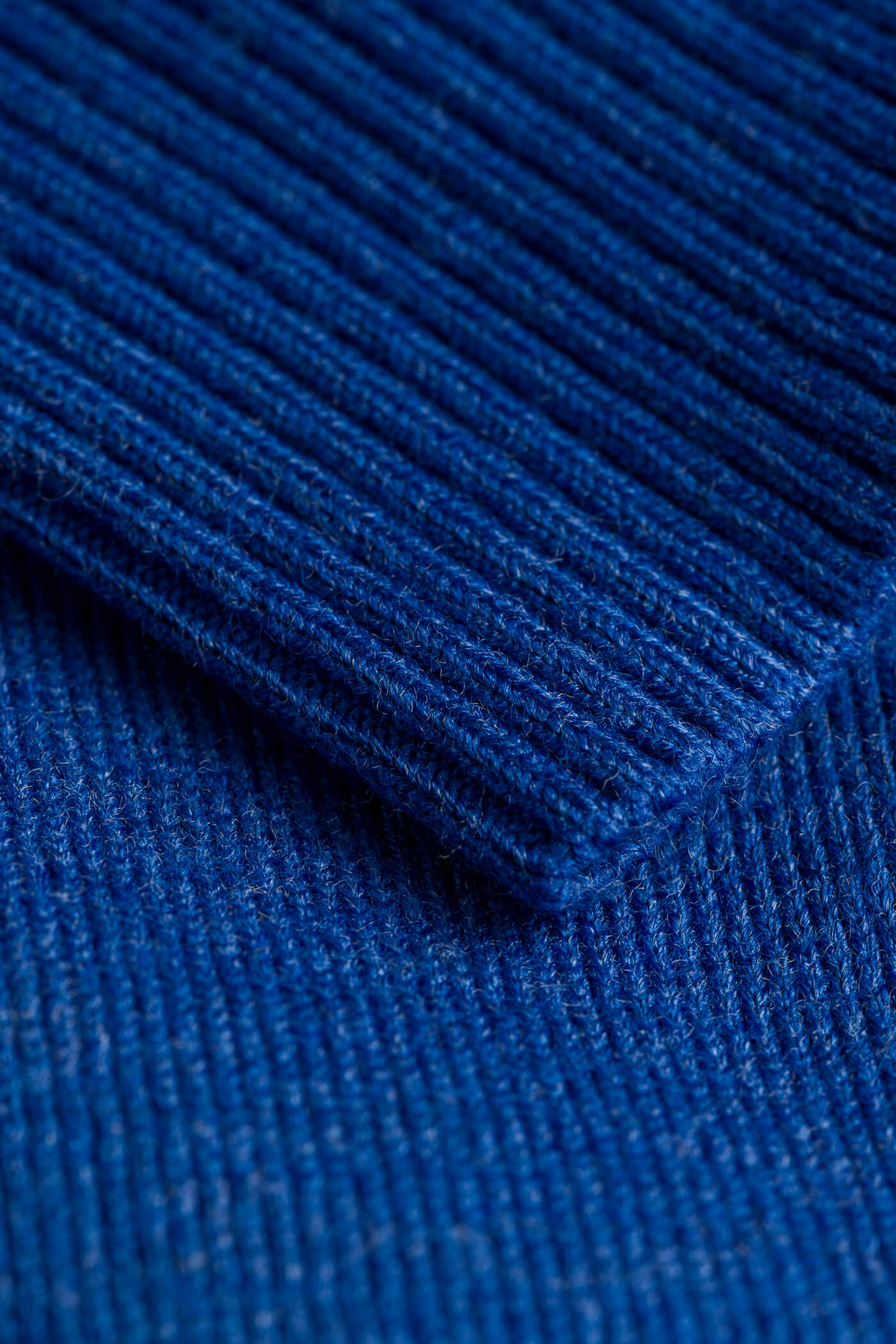 neulepusero frigole tumma asuurinsininen materiaali