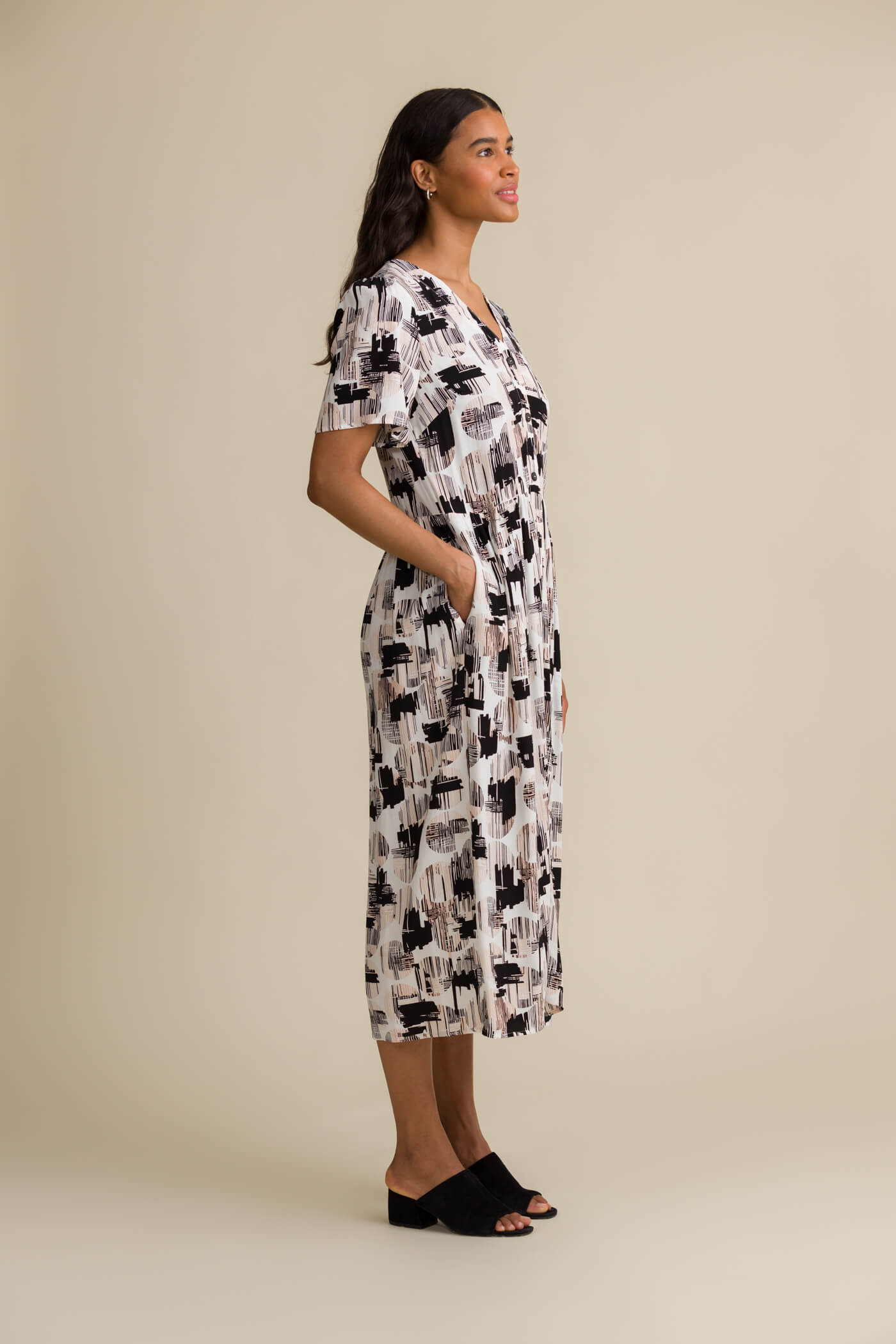 sloane leninki musta monivari sivu