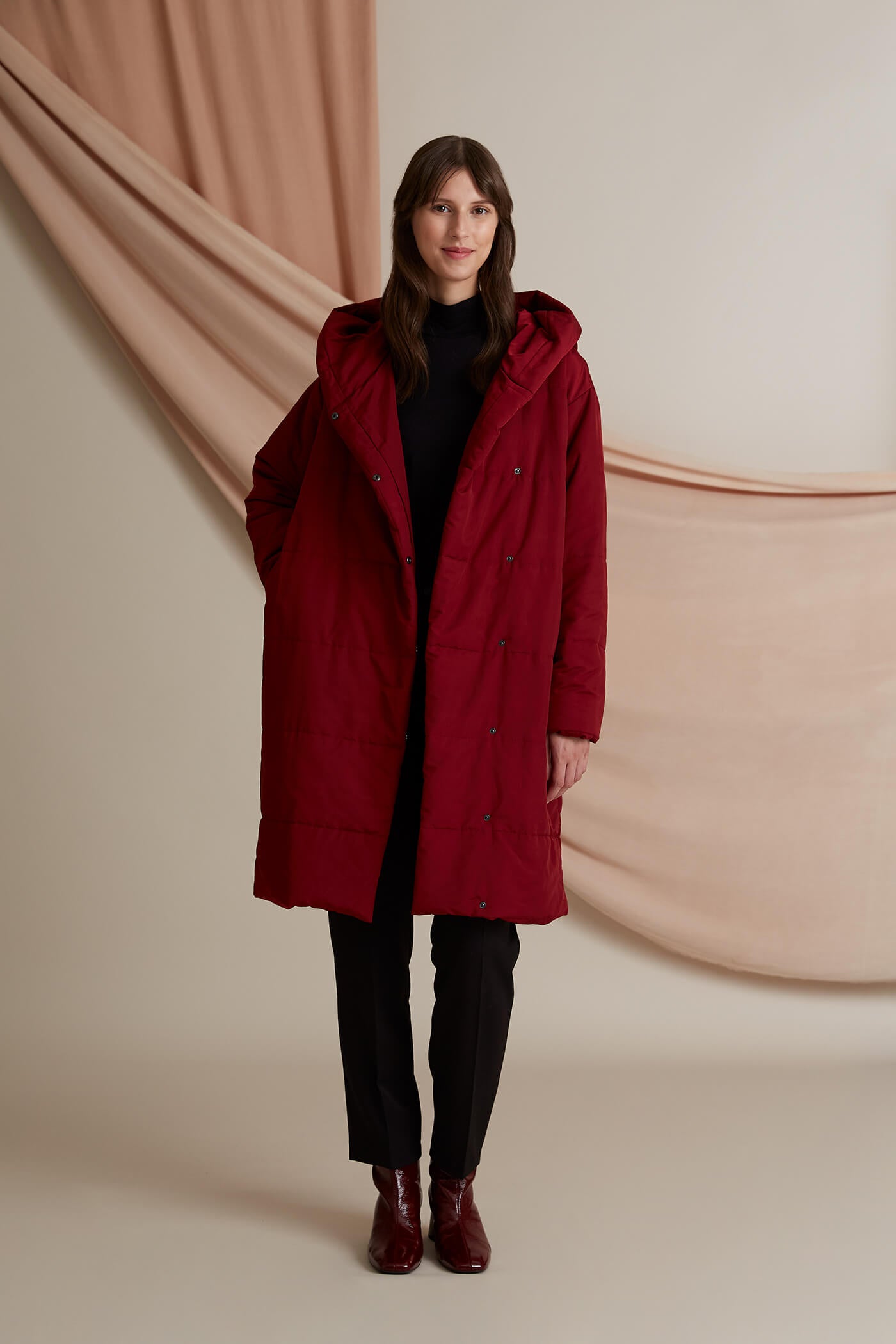 CONCERT Vettähylkivä toppatakki karmiininpunainen auki