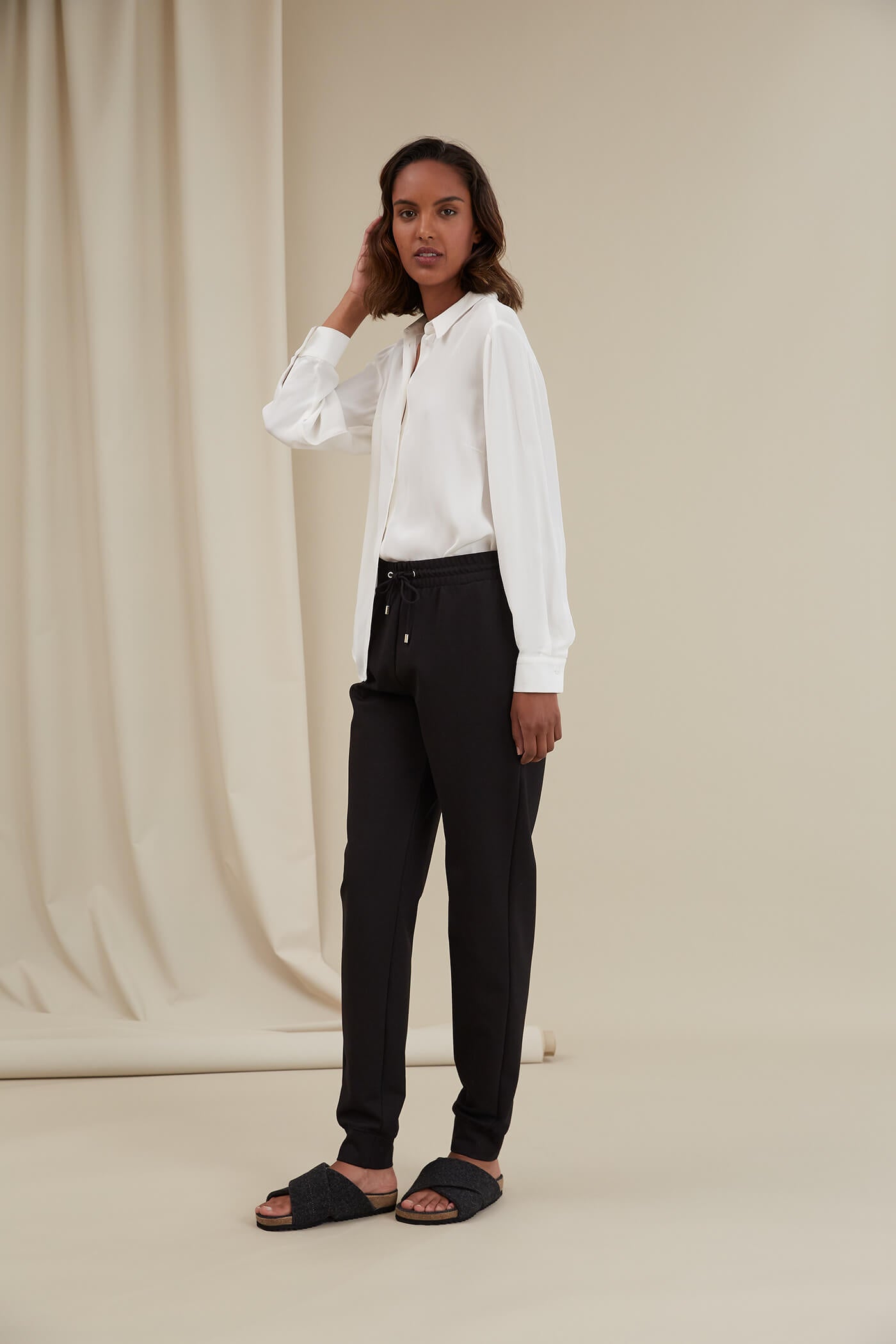 DAILY Joustavat collegehousut musta asu