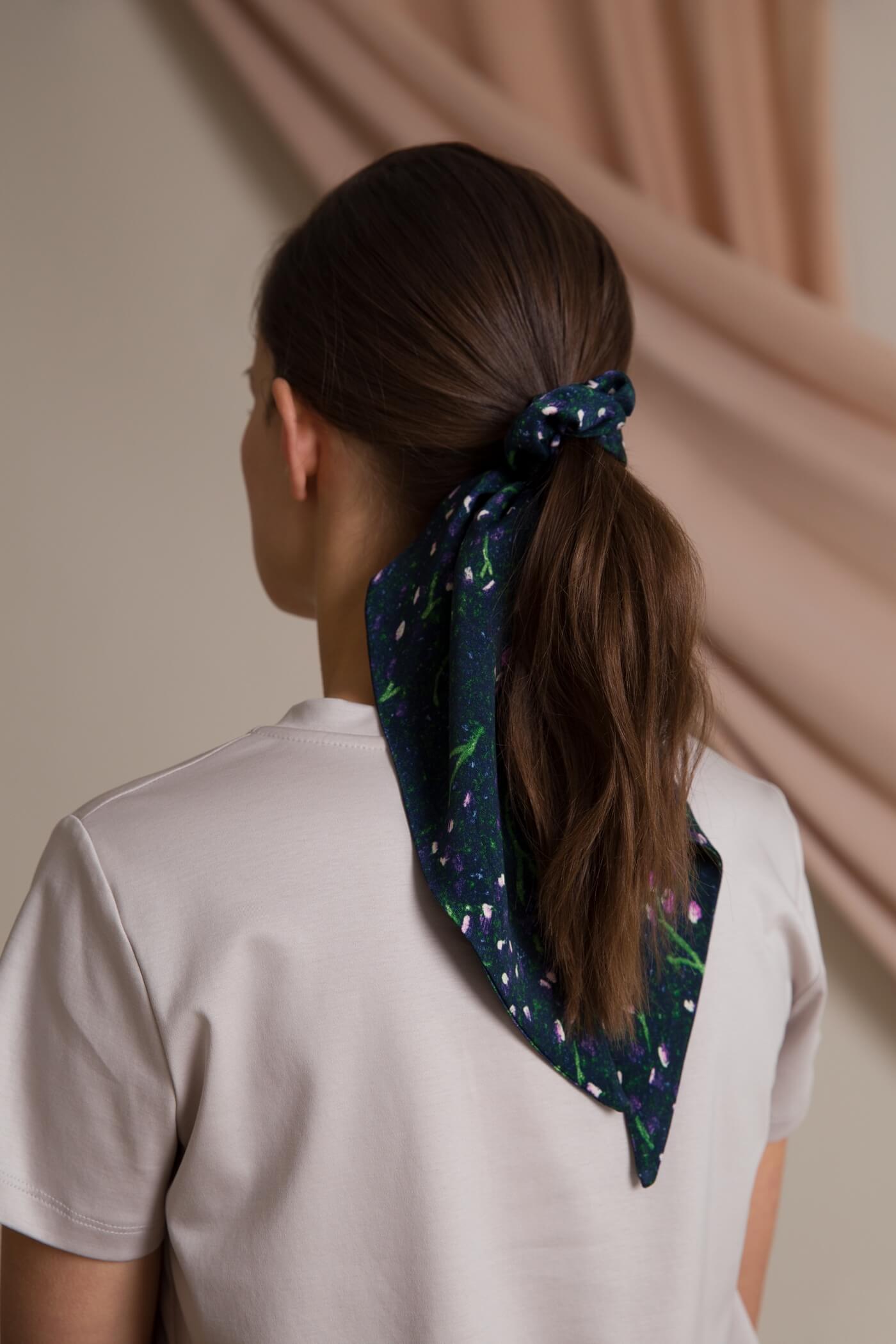 Ema hiusdonitsi sininen Helene-kuosi