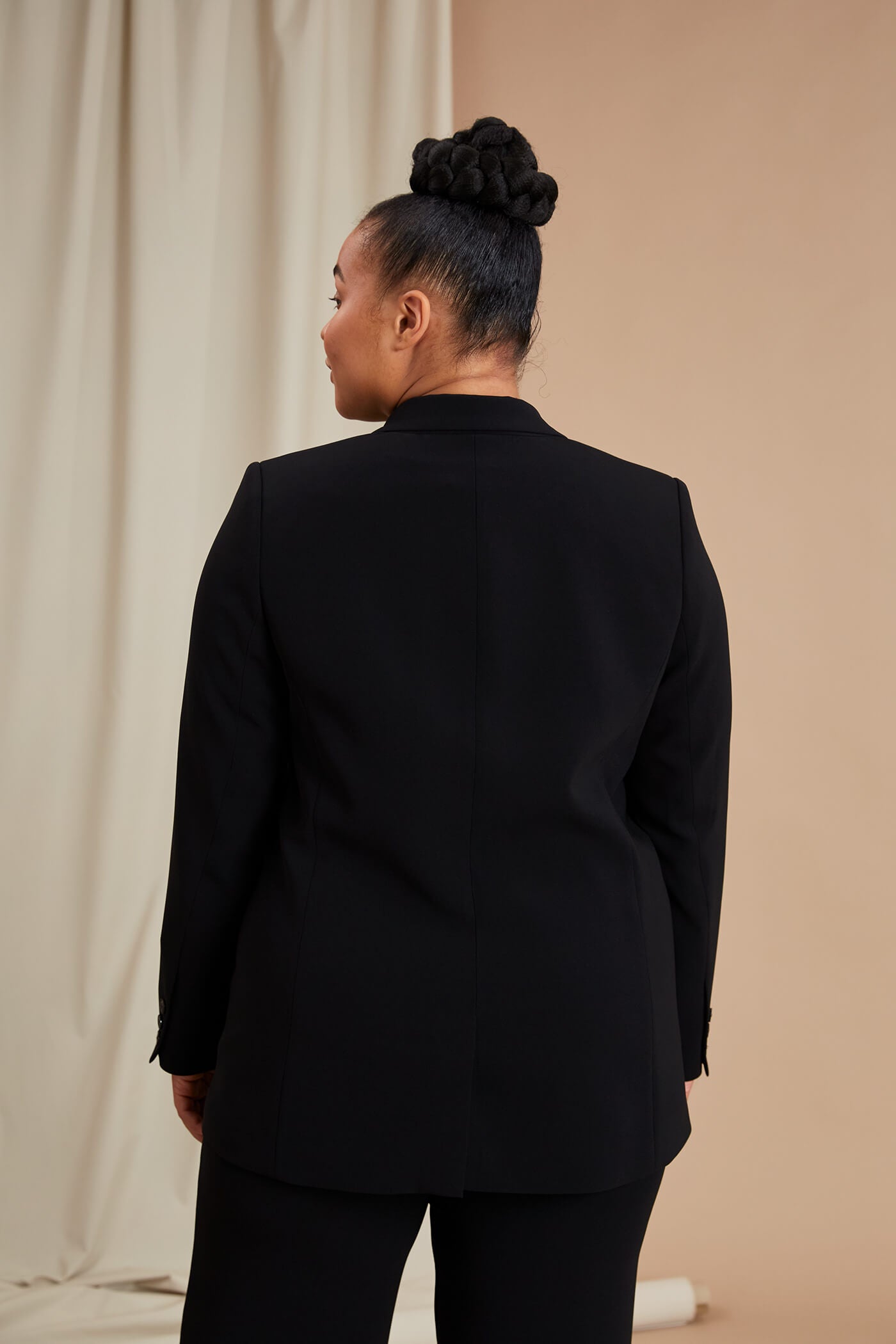 KENZIE Klassinen bleiseri musta koko 44 takaa