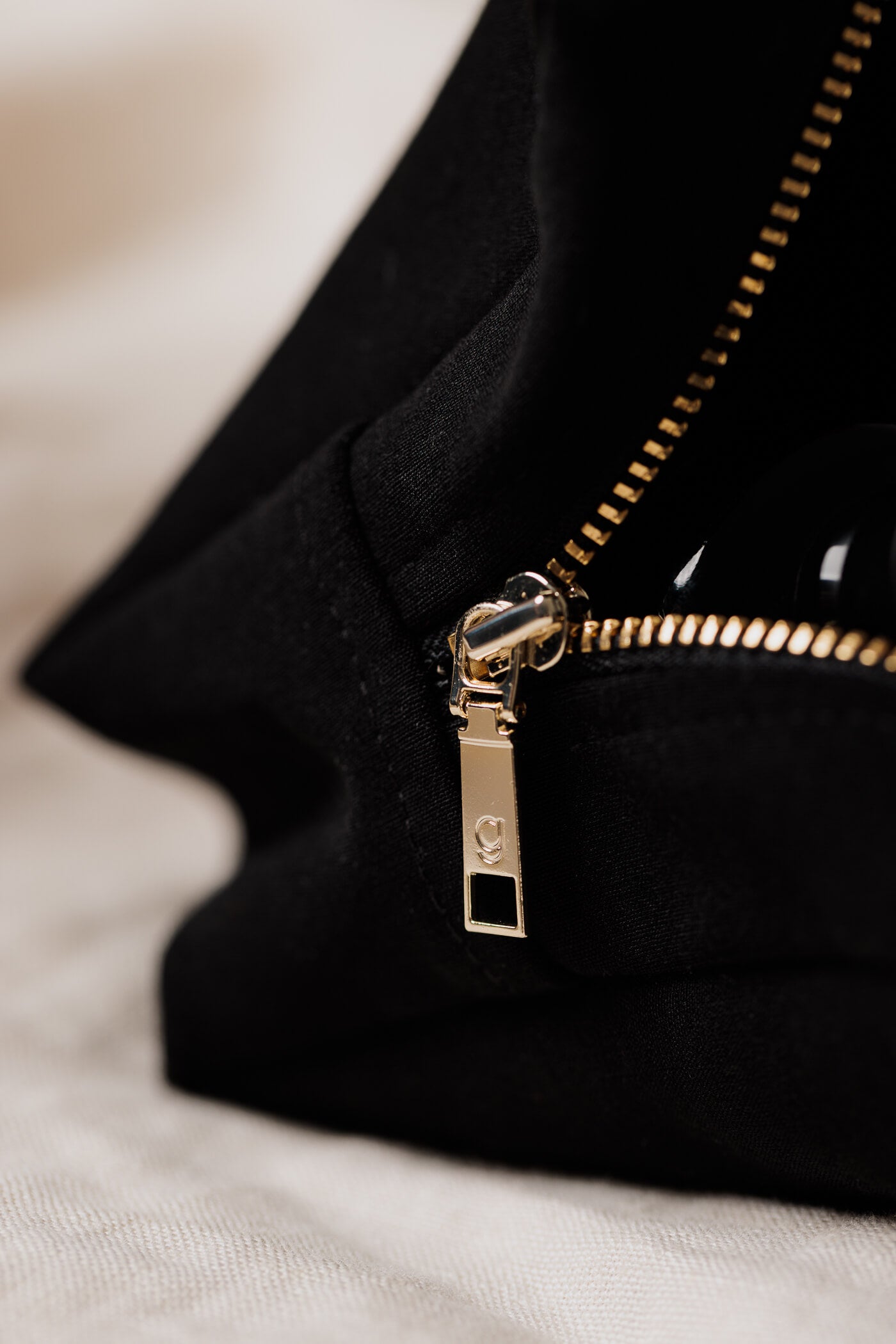 LULU Kosmetiikkalaukku musta lahi