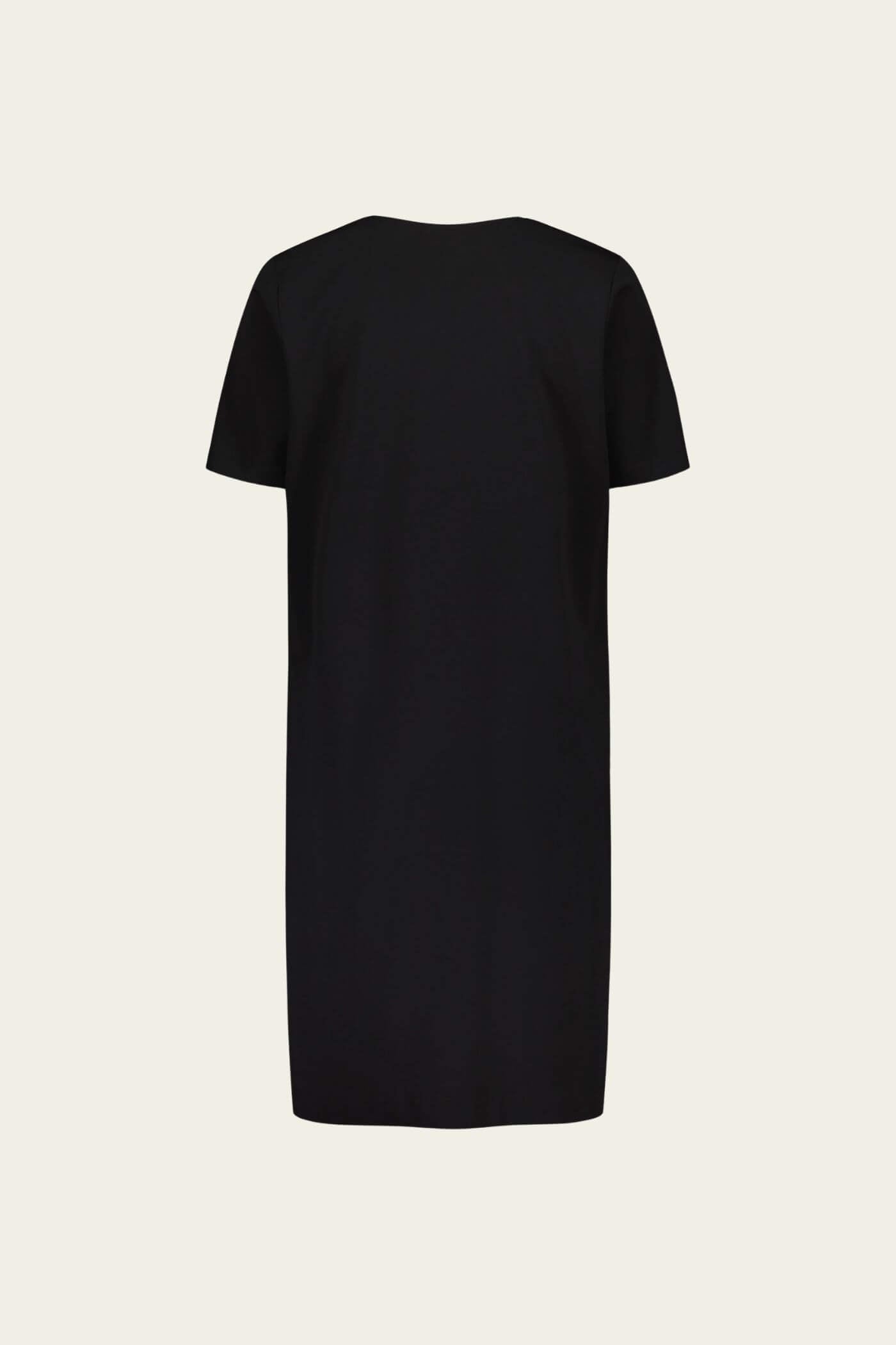 adriana leninki musta takakuva