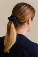em scrunchie pampula laivastonsininen valkoinen