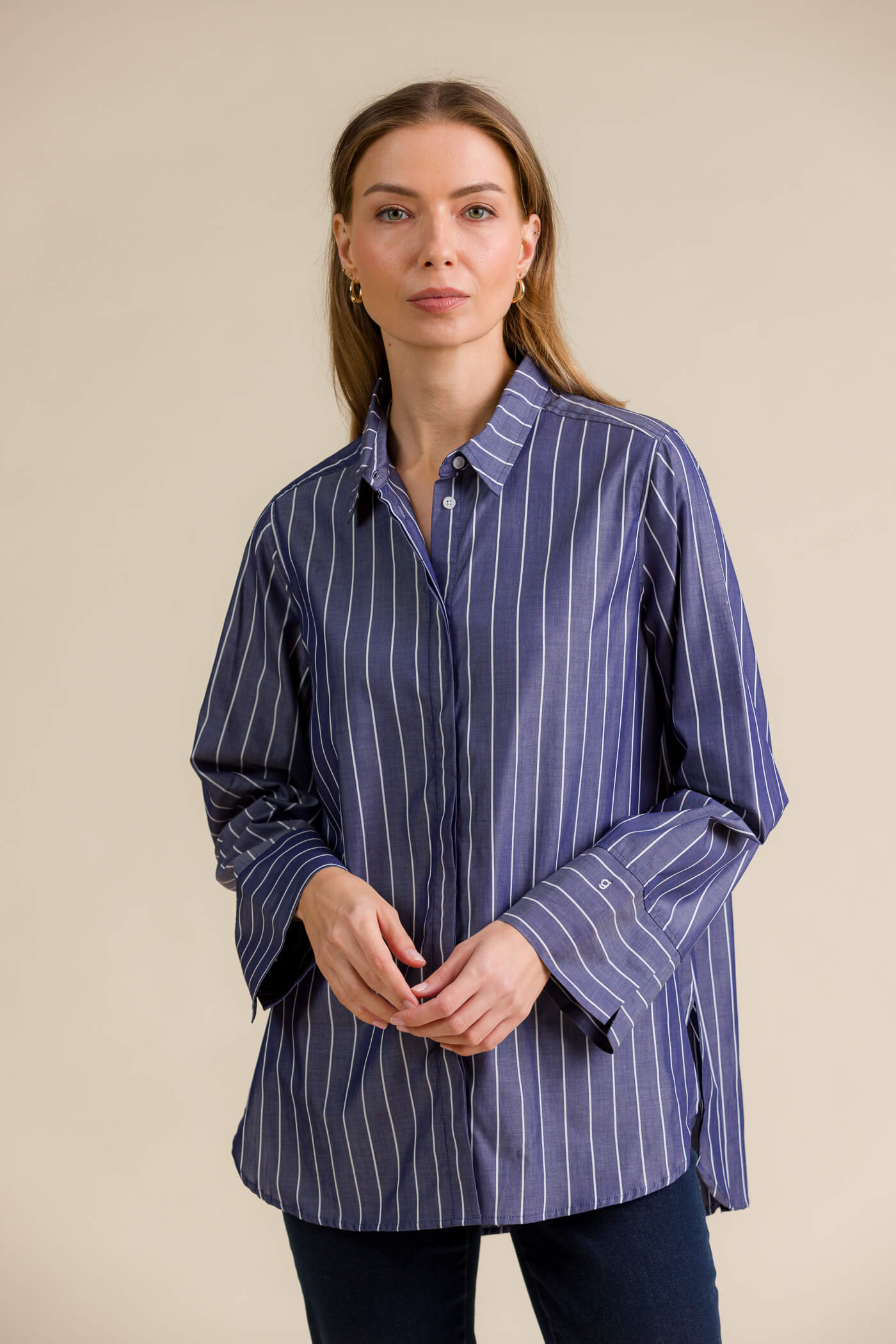 karolina pusero laivastonsininen valkoinen