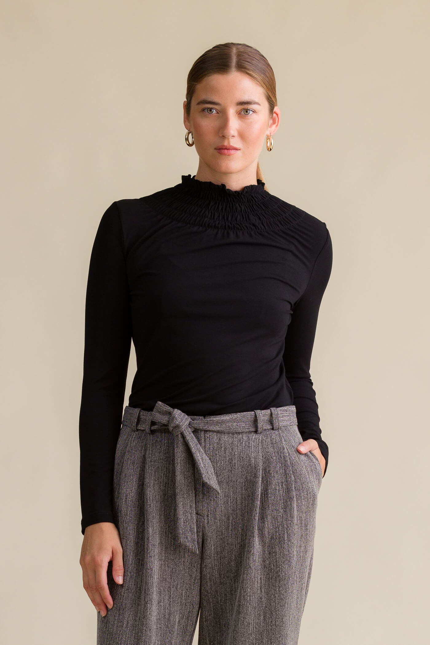 NIKOLETTA Korkeakauluksinen pusero musta greer