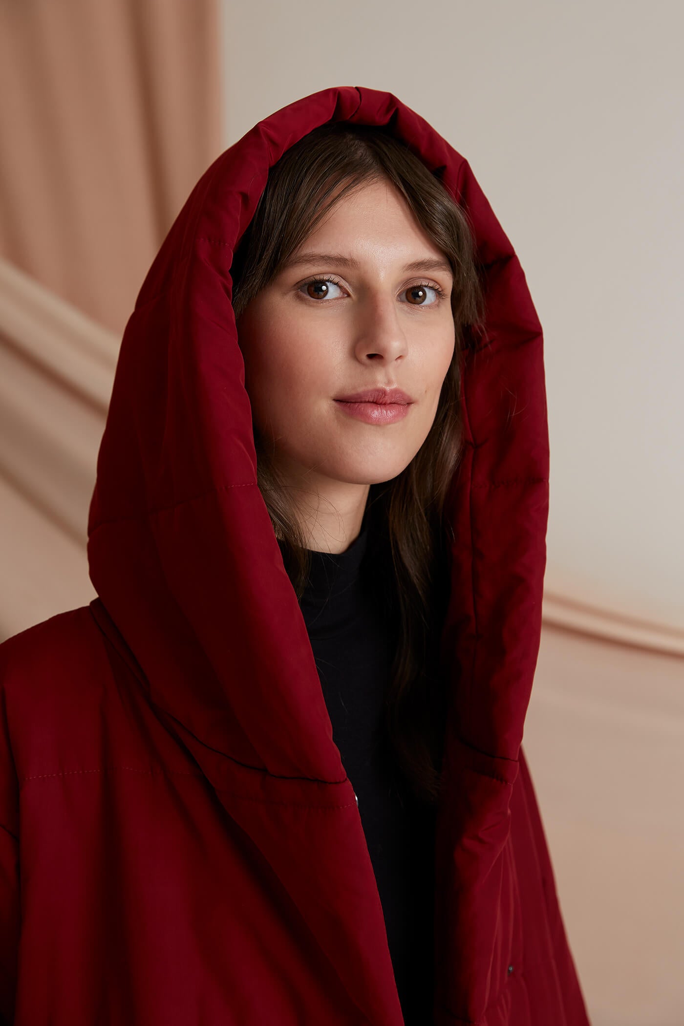 CONCERT Vettähylkivä toppatakki karmiininpunainen huppu