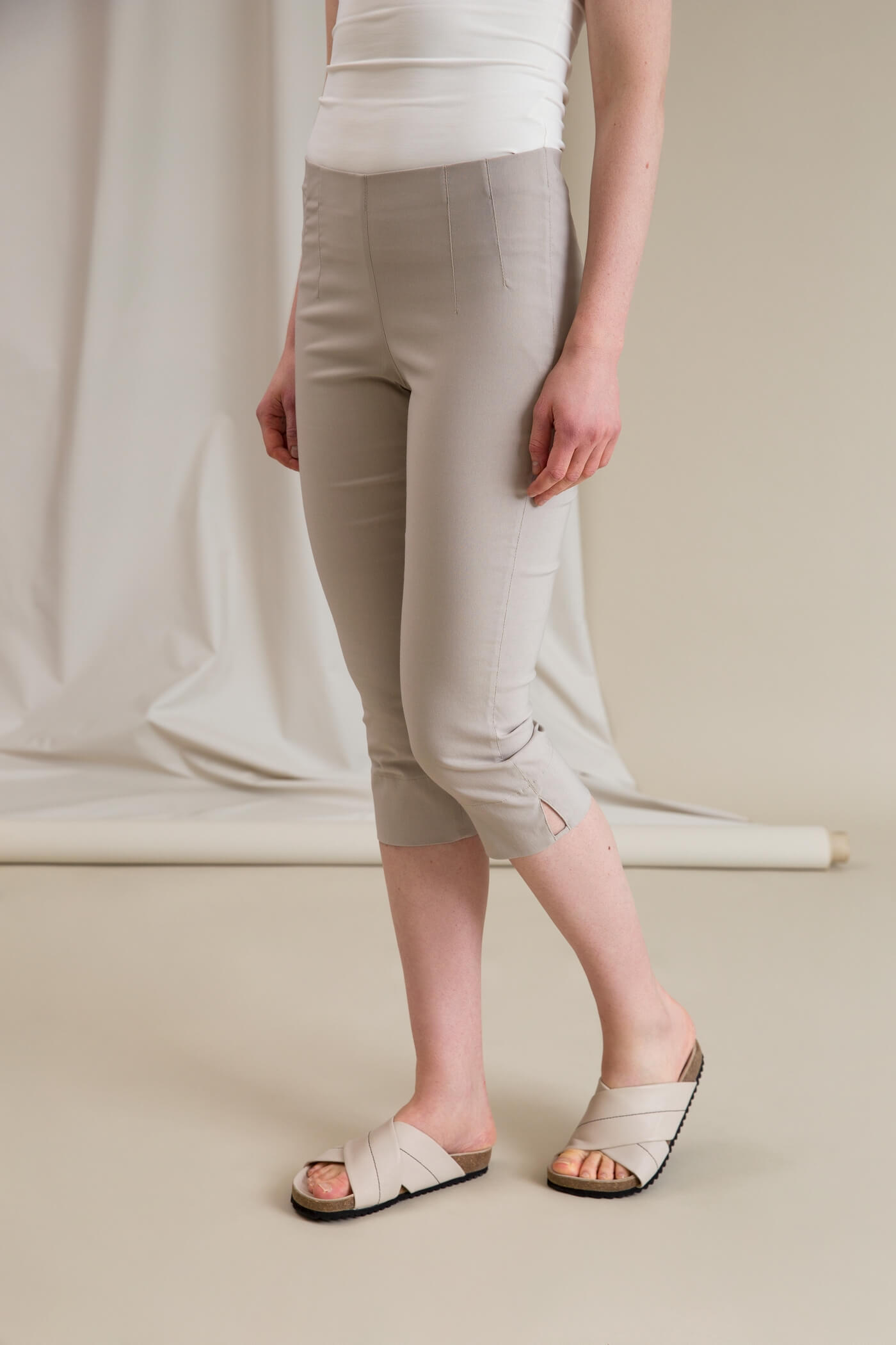 GINA Stretch caprit beige