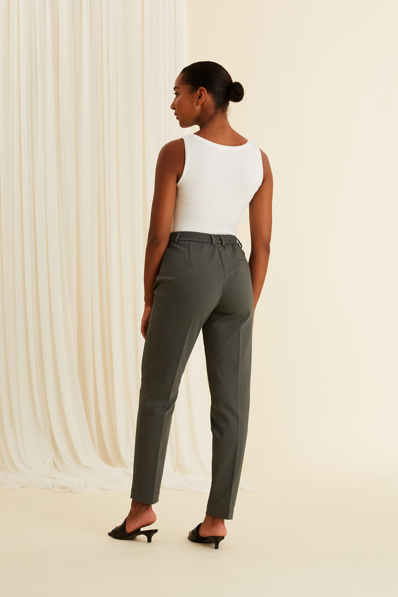 HILDA Prässihousut, curvy hip muratinvihrea takaa