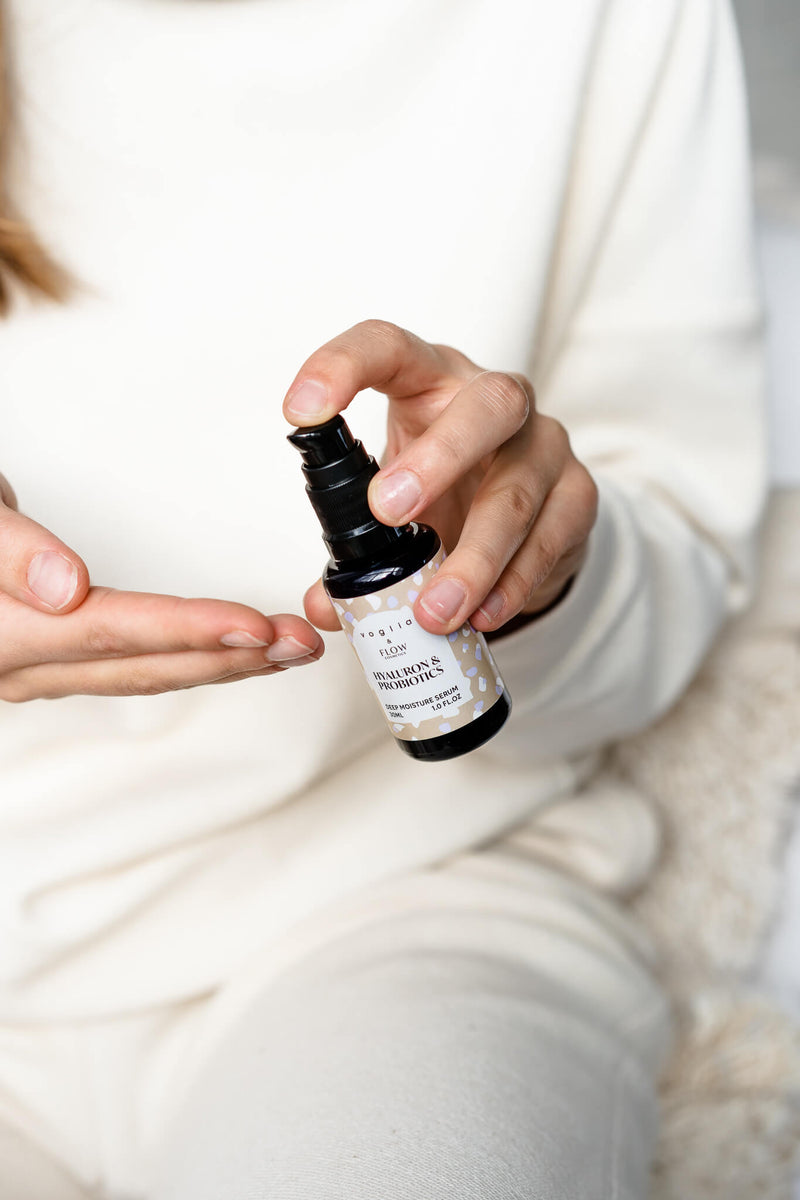 HYALURON & PROBIOTICS SERUM Syväkosteuttava seerumi käytössä