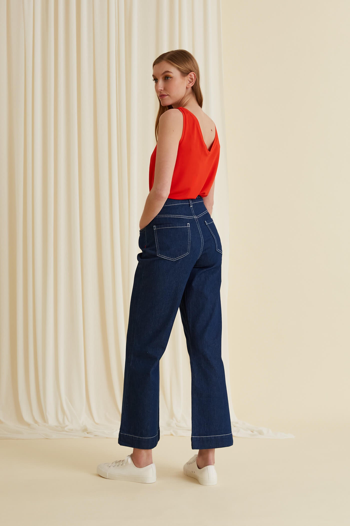 JOSIE Viskoositoppi chilinpunainen takaa