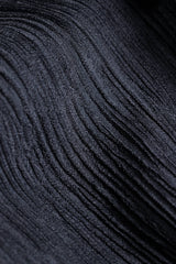 LEILA Leveälahkeiset housut tummansininen materiaali 2