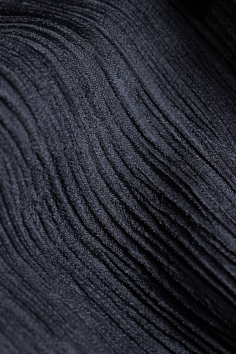LEILA Leveälahkeiset housut tummansininen materiaali 2