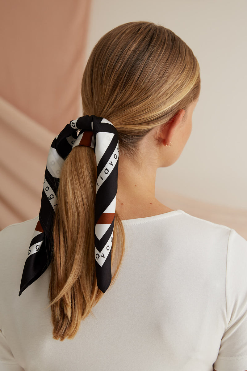 Voglia Arden kuosillinen silkkihuivi beige musta